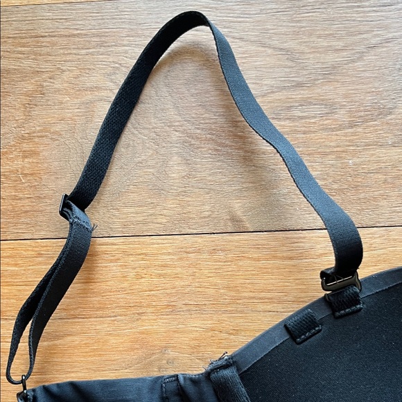 SKIMS Black Strapless/Convertible Bra - Picture 5 of 9